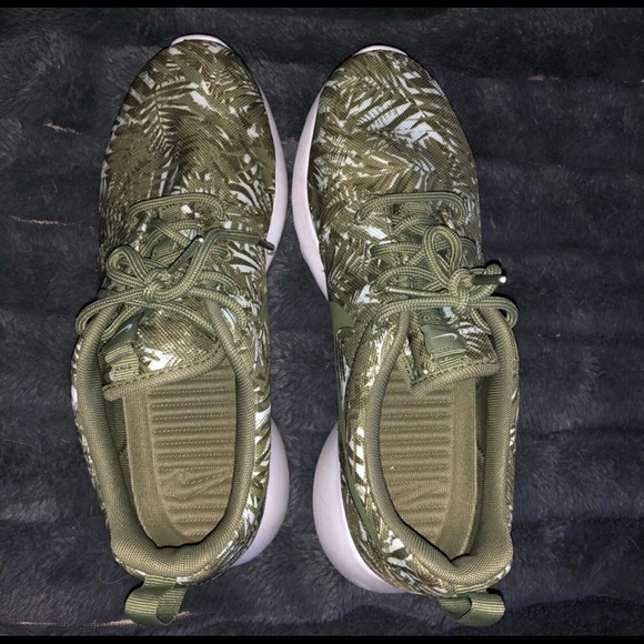 W Nike Roshe - Picture 3 of 6